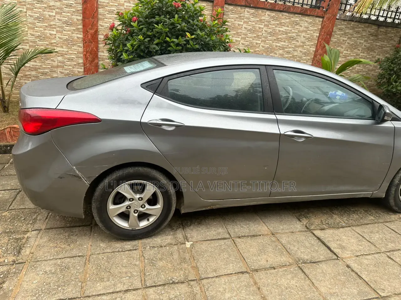 Hyundai Elantra Limited Sedan FWD (1.8L 4cyl 6A) 2013 Gris