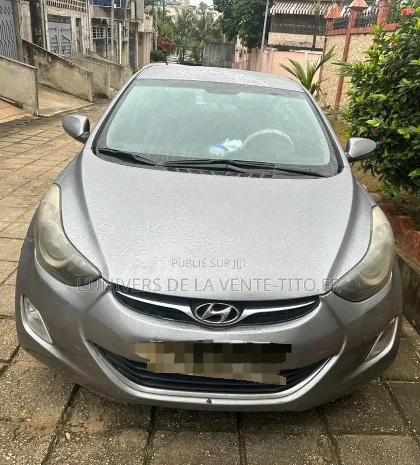 Hyundai Elantra Limited Sedan FWD (1.8L 4cyl 6A) 2013 Gris