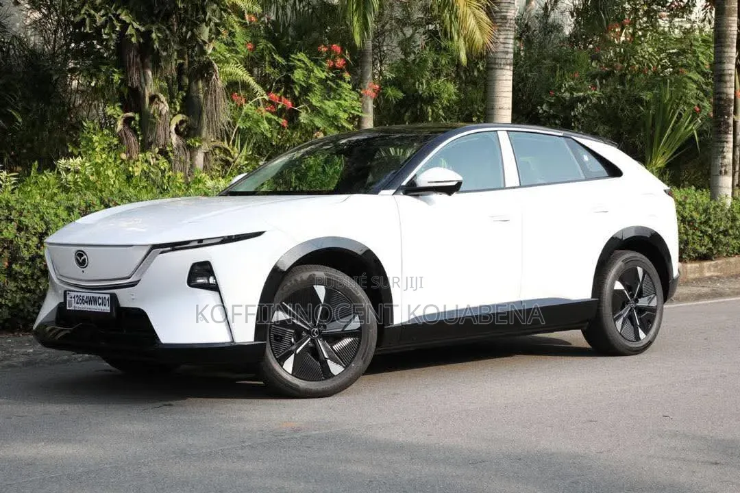 Nouveau Mazda AZ 2025 Blanc