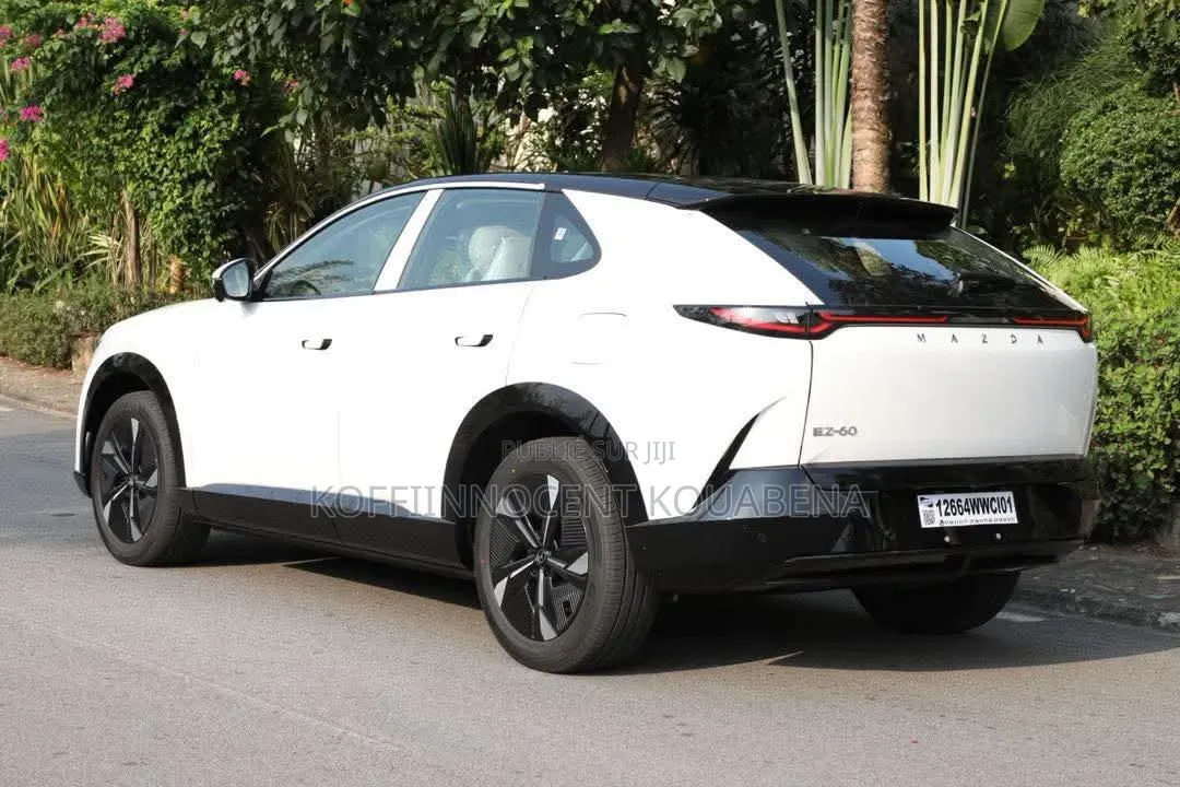 Nouveau Mazda AZ 2025 Blanc