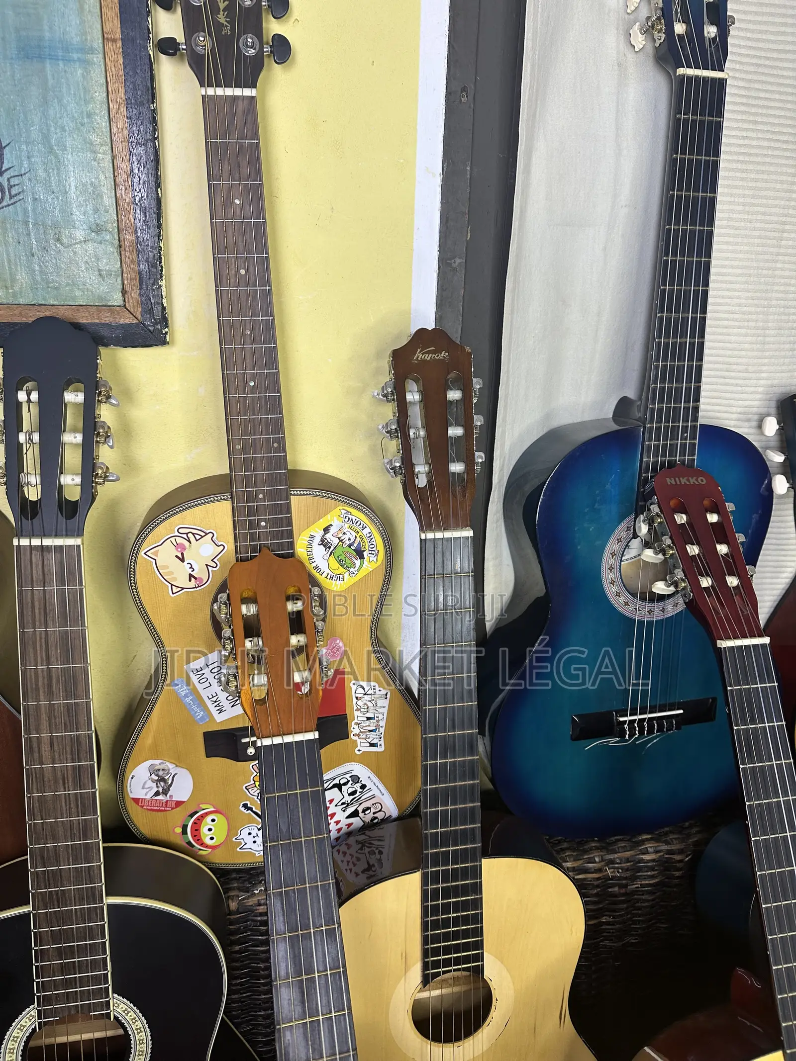 Guitare Moins Chère