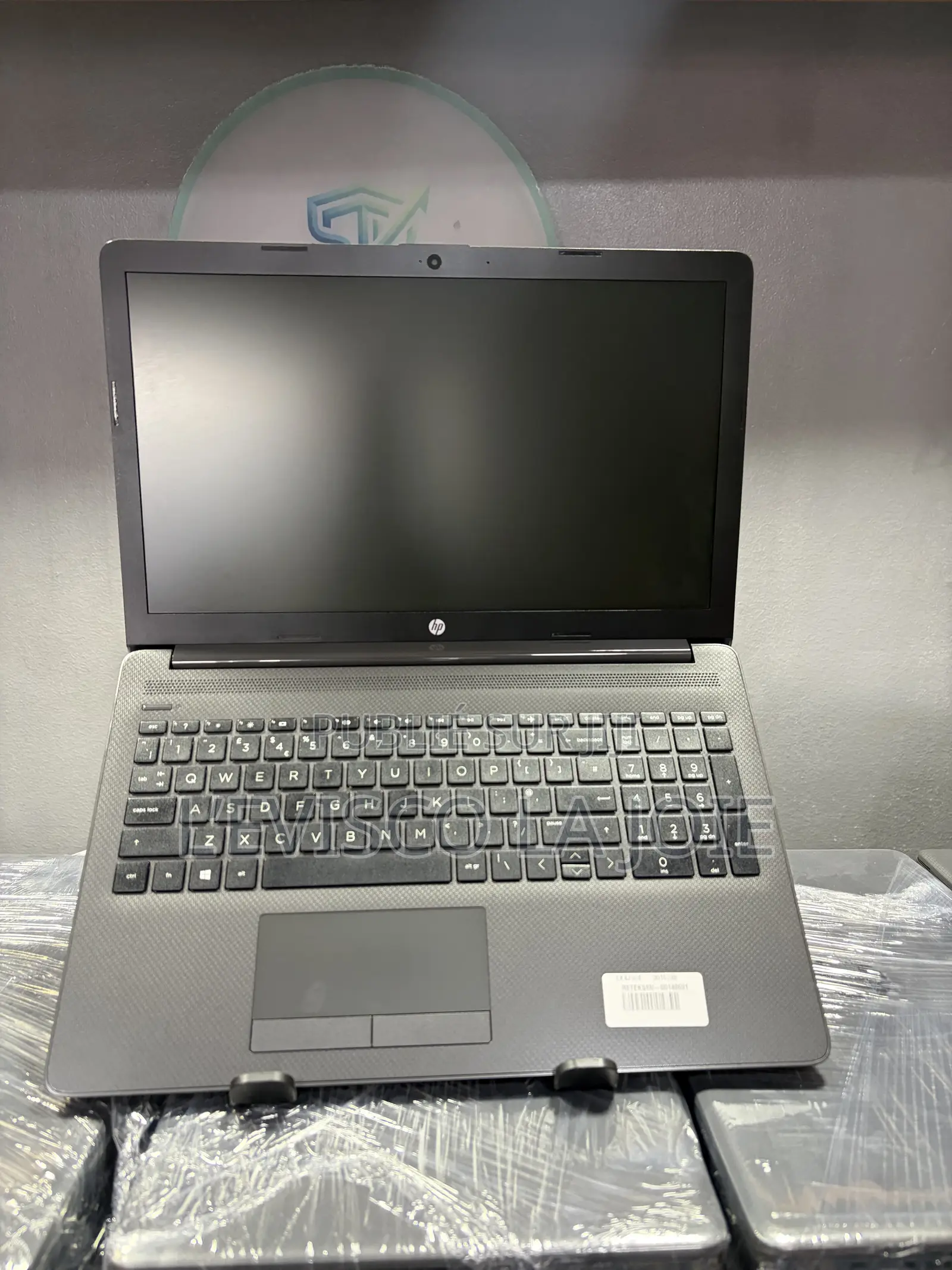 Nouveau Ordinateur portable HP 240 G6 4GB AMD A10 SSD 128GB