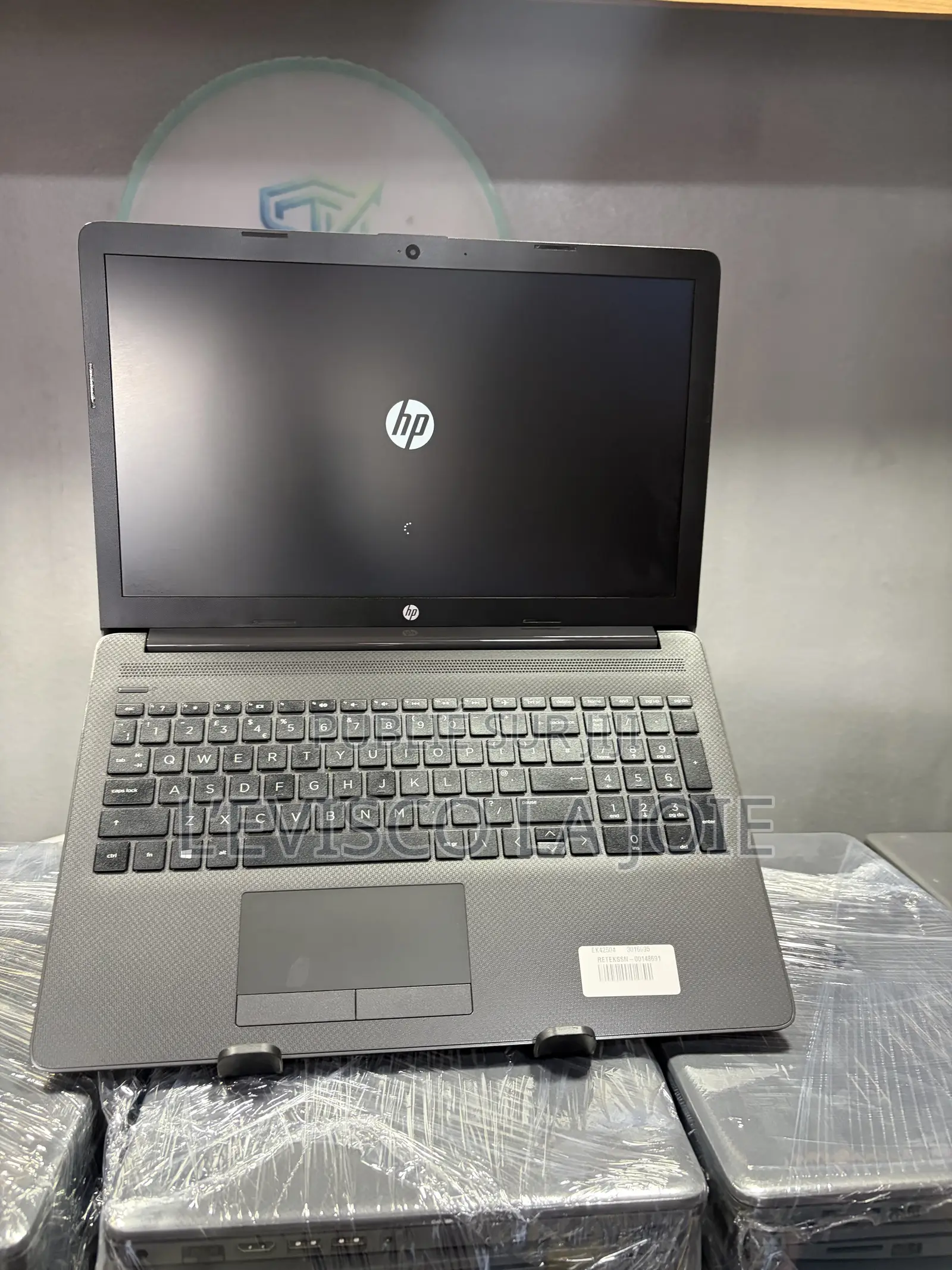 Nouveau Ordinateur portable HP 240 G6 4GB AMD A10 SSD 128GB