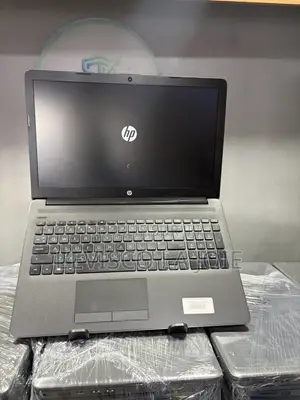 Nouveau Ordinateur portable HP 240 G6 4GB AMD A10 SSD 128GB