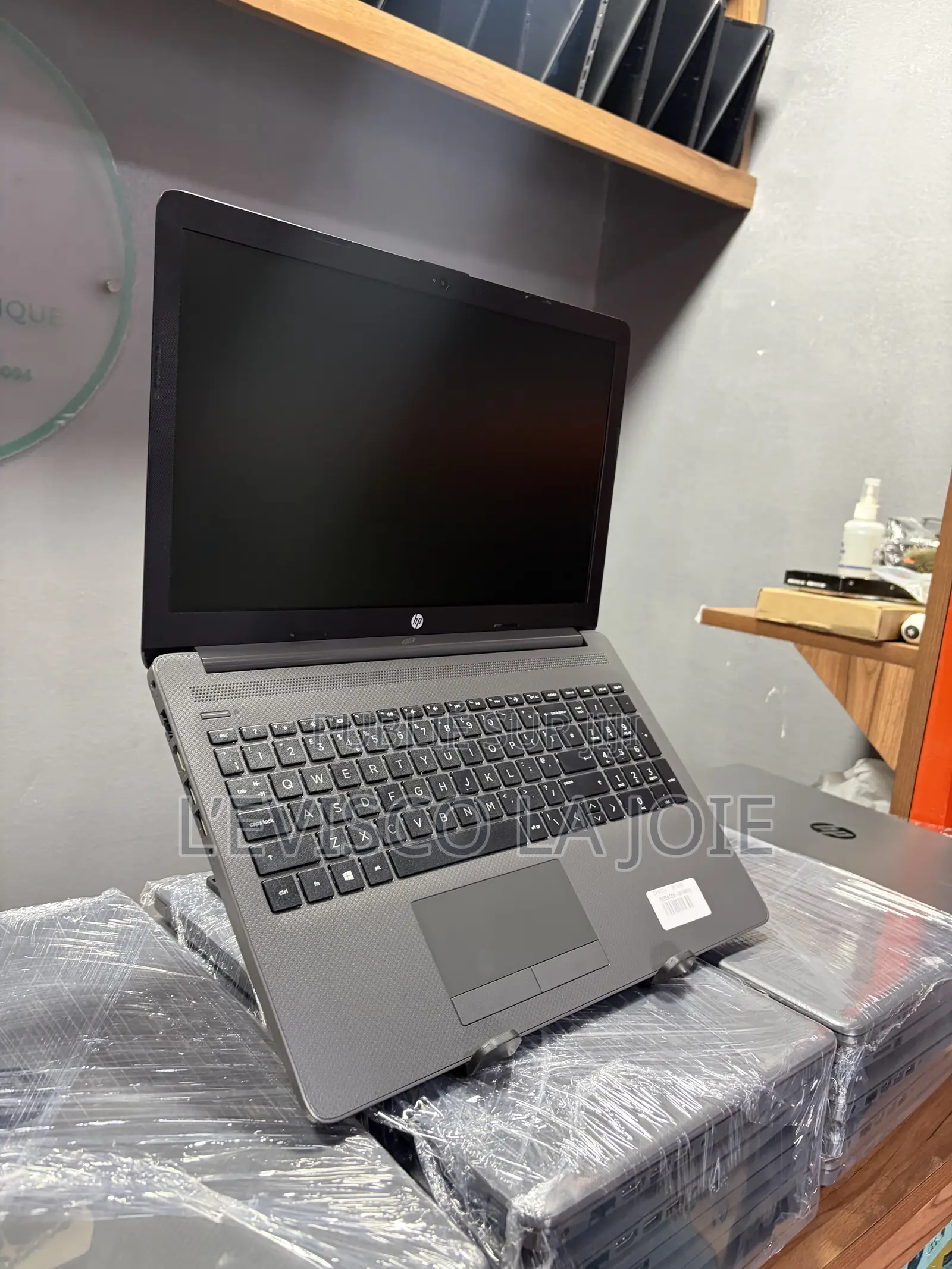 Nouveau Ordinateur portable HP 240 G6 4GB AMD A10 SSD 128GB
