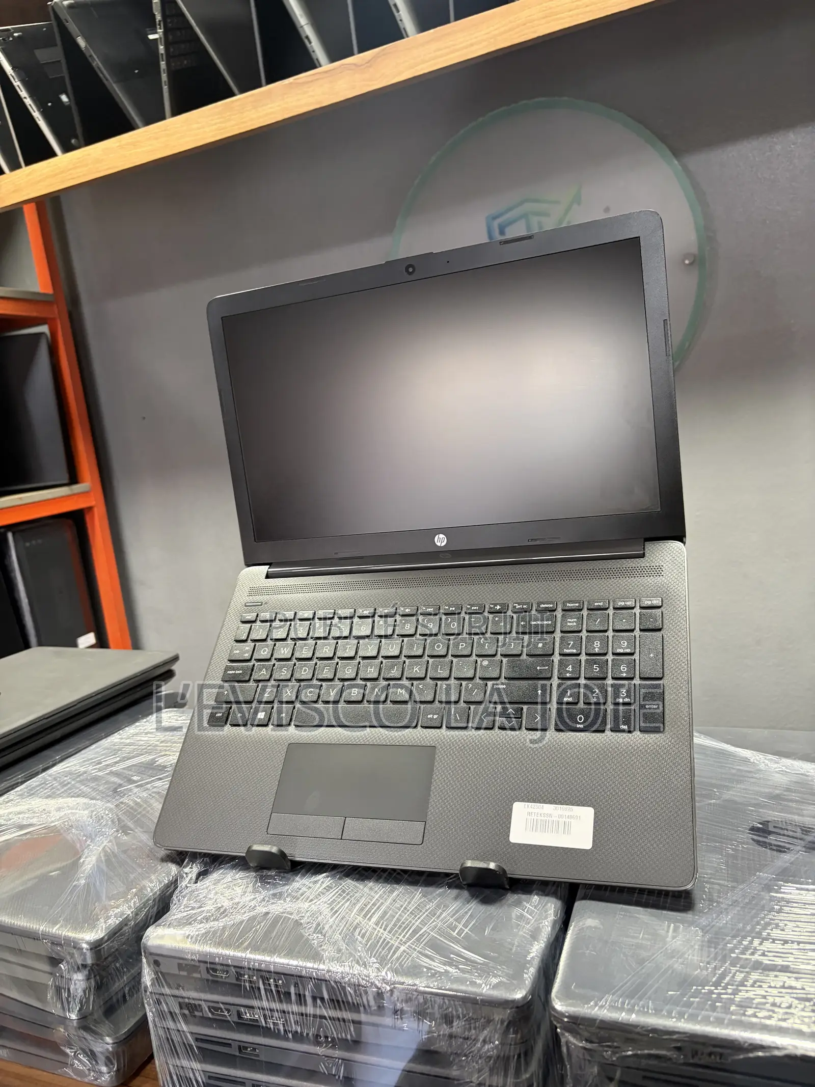 Nouveau Ordinateur portable HP 240 G6 4GB AMD A10 SSD 128GB