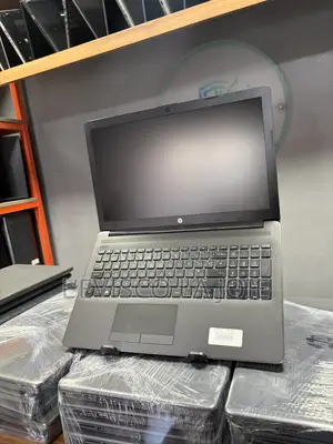 Nouveau Ordinateur portable HP 240 G6 4GB AMD A10 SSD 128GB