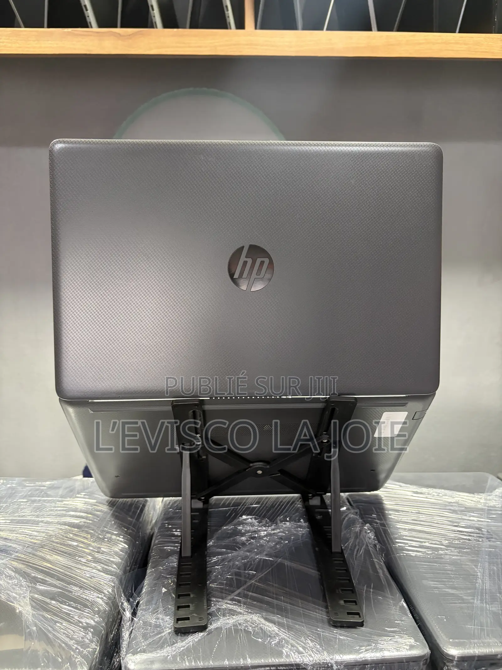Nouveau Ordinateur portable HP 240 G6 4GB AMD A10 SSD 128GB