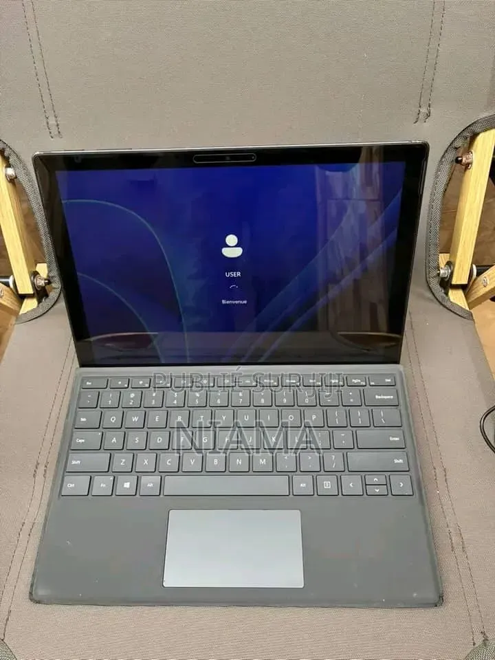 Nouveau Microsoft Surface Pro 5 8GB Intel Core i5 SSD 256GB