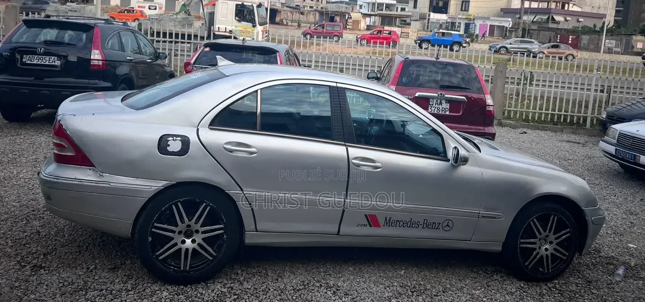 Mercedes-Benz C200 2012 Gris