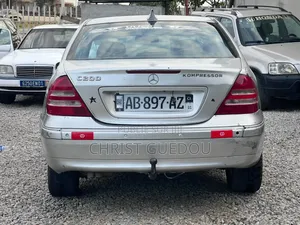 Mercedes-Benz C200 2012 Gris