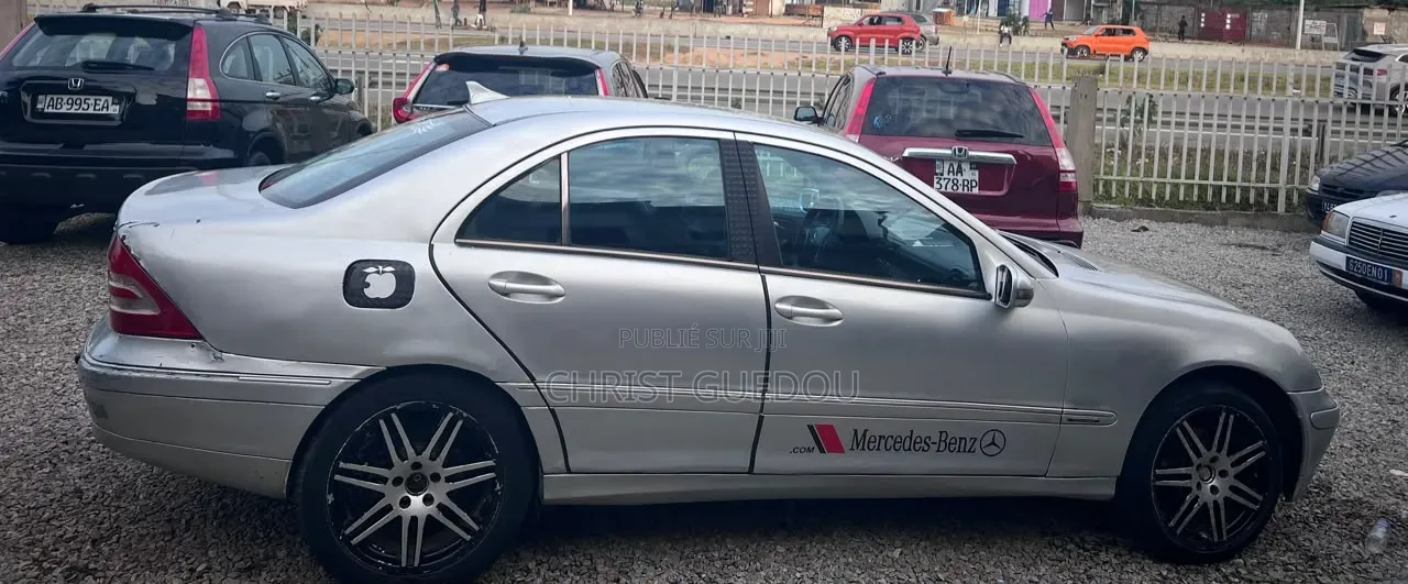 Mercedes-Benz C200 2012 Gris