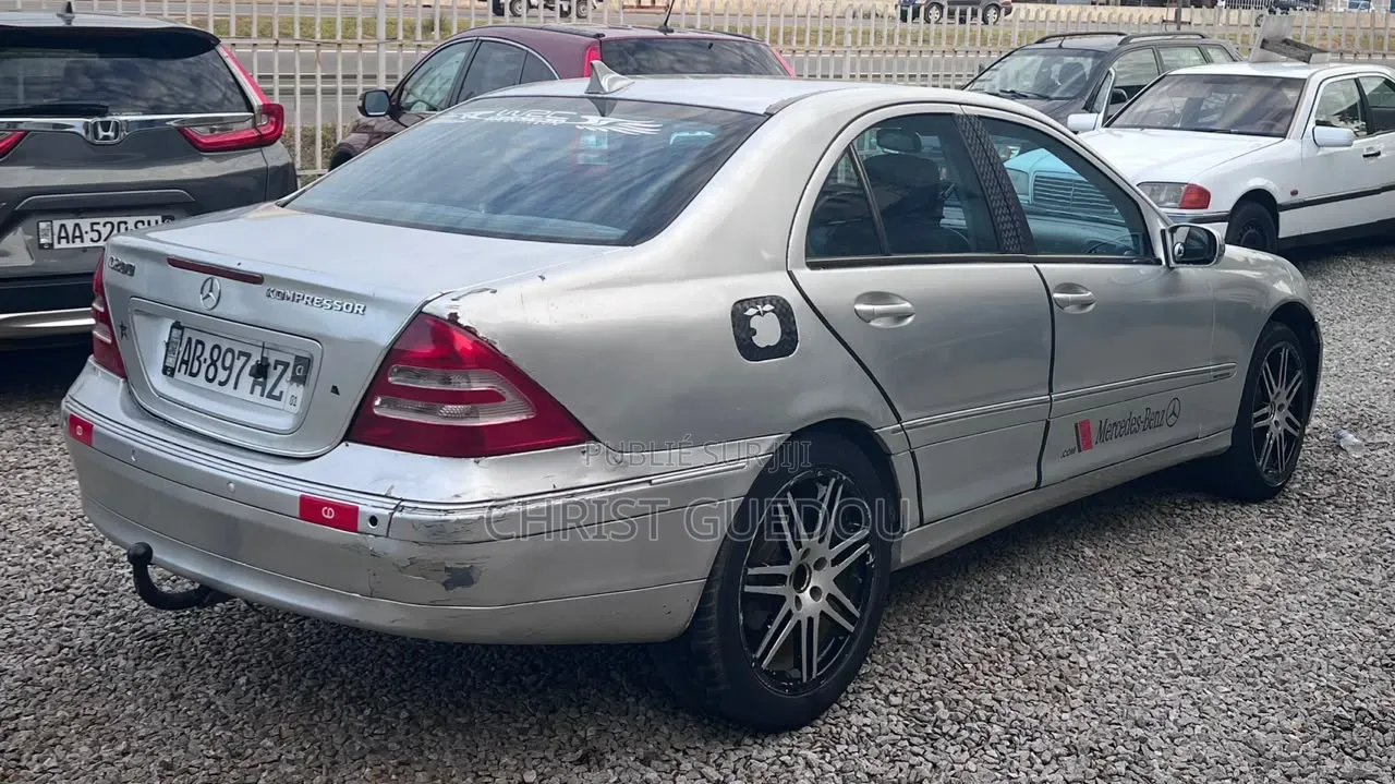 Mercedes-Benz C200 2012 Gris