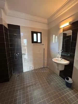 Meublé 2chbre Appartement dans Regis, Cocody à Louer