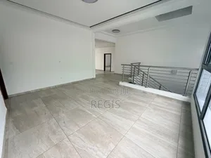 4chbre Villa dans Regis, Cocody à Louer