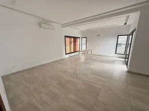 4chbre Villa dans Regis, Cocody à Louer