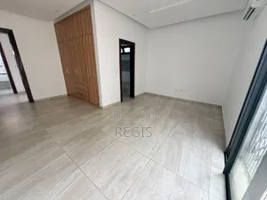 4chbre Villa dans Regis, Cocody à Louer