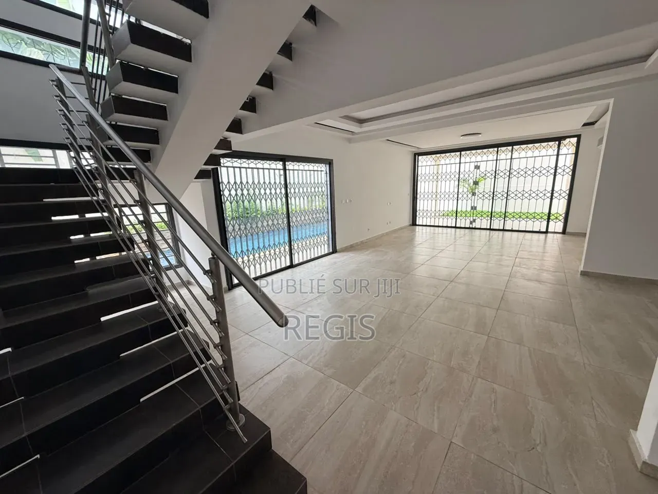 4chbre Villa dans Regis, Cocody à Louer