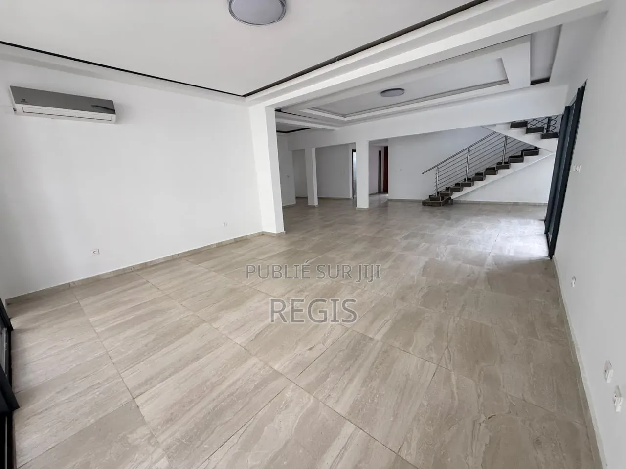 4chbre Villa dans Regis, Cocody à Louer