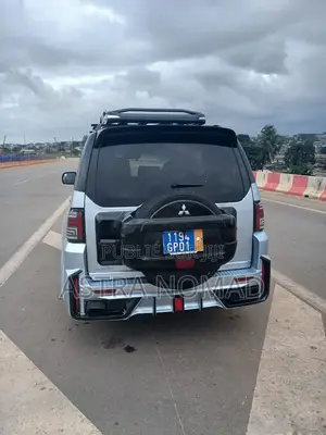 Mitsubishi Pajero 2014 Bleu