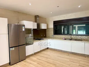 4chbre Villa dans Regis, Cocody à Louer