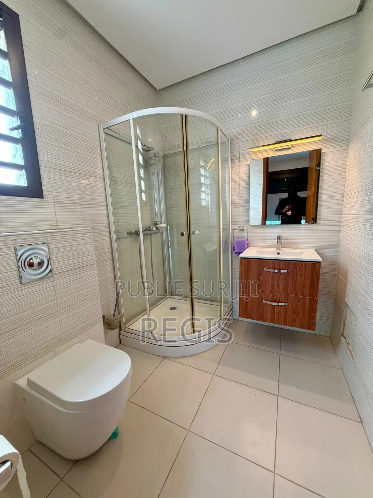4chbre Villa dans Regis, Cocody à Louer