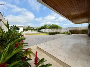 4chbre Villa dans Regis, Cocody à Louer