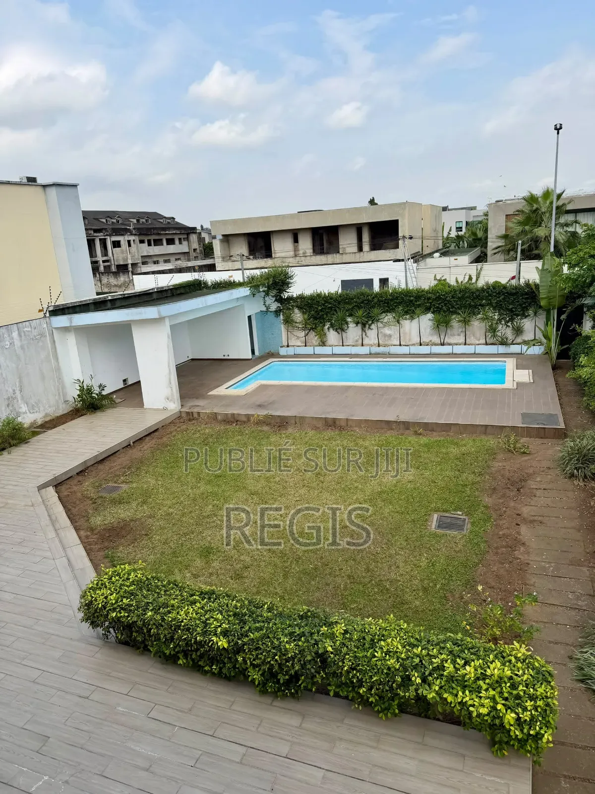 4chbre Villa dans Regis, Cocody à Louer