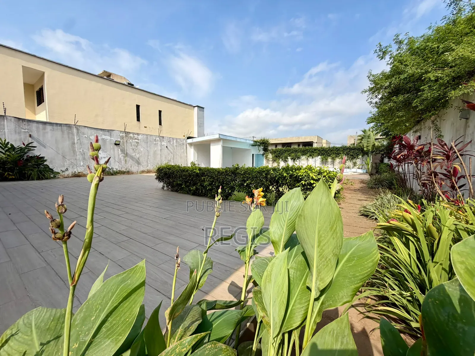 4chbre Villa dans Regis, Cocody à Louer