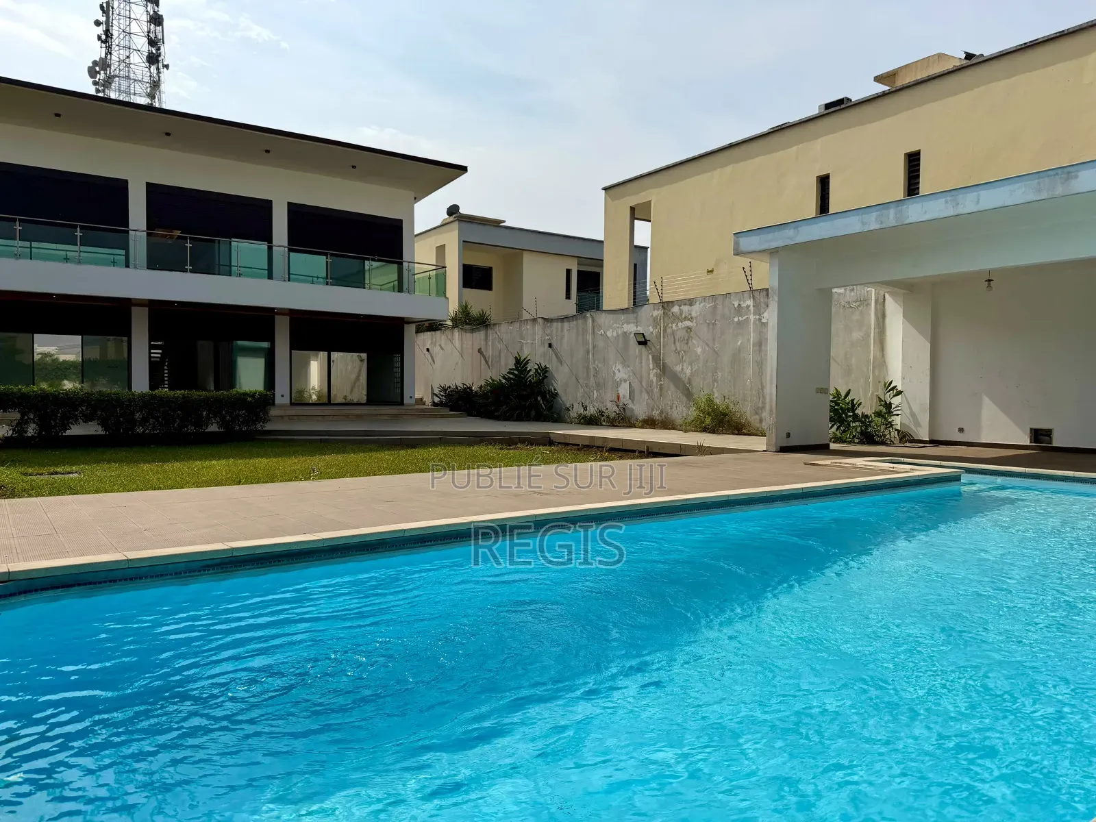4chbre Villa dans Regis, Cocody à Louer