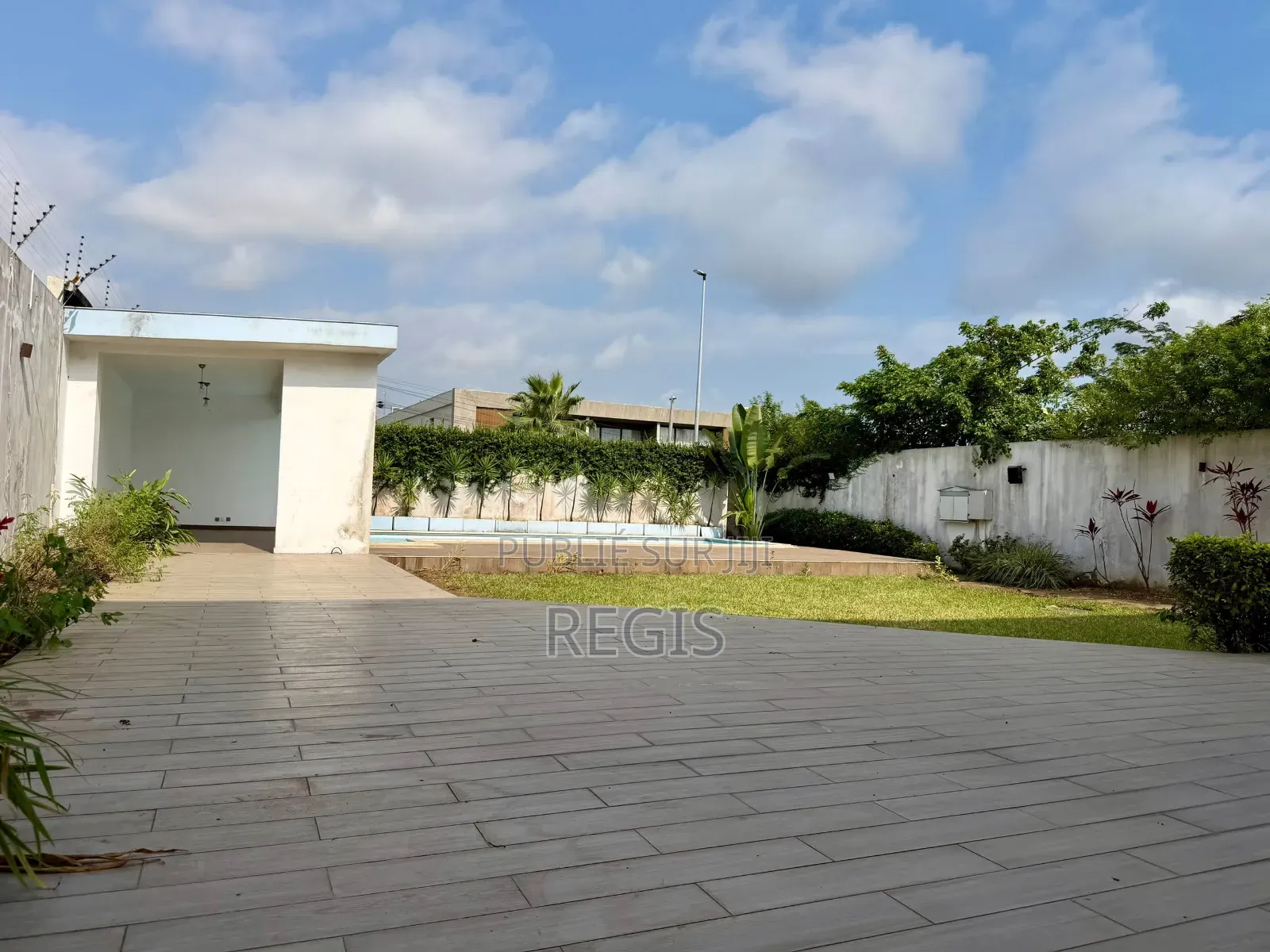4chbre Villa dans Regis, Cocody à Louer