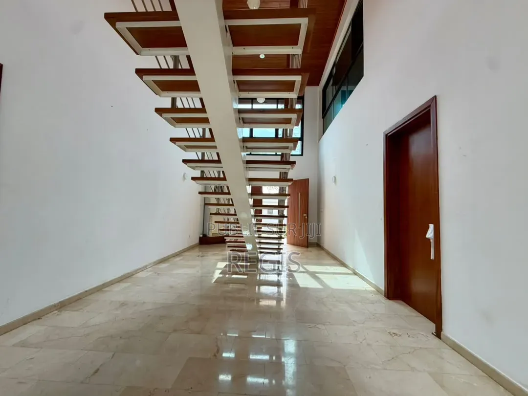 4chbre Villa dans Regis, Cocody à Louer