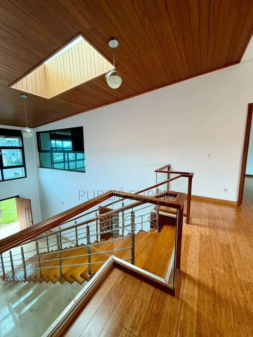 4chbre Villa dans Regis, Cocody à Louer