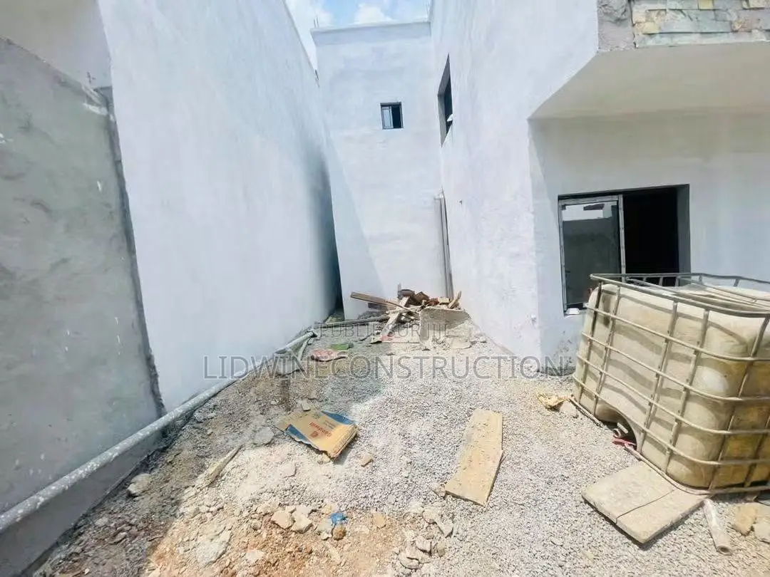 4chbre Duplex dans Cocody à Vendre