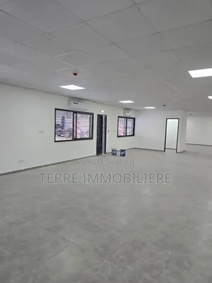 Immeuble À Louer