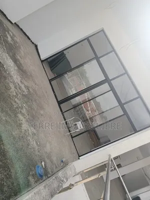 Immeuble À Louer