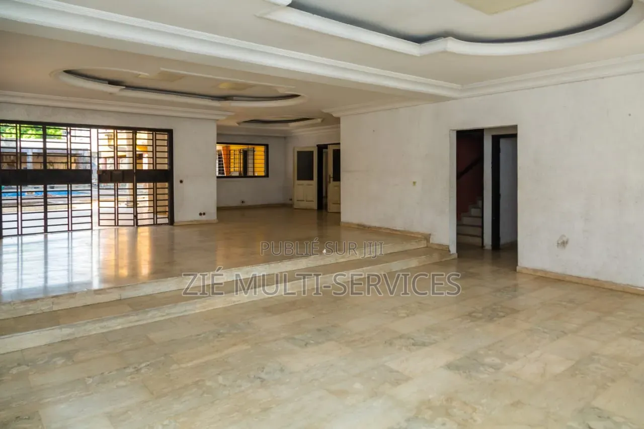 13chbre Duplex dans Cocody à Vendre