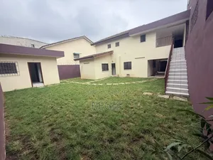 4chbre Duplex dans Regis, Cocody à Louer