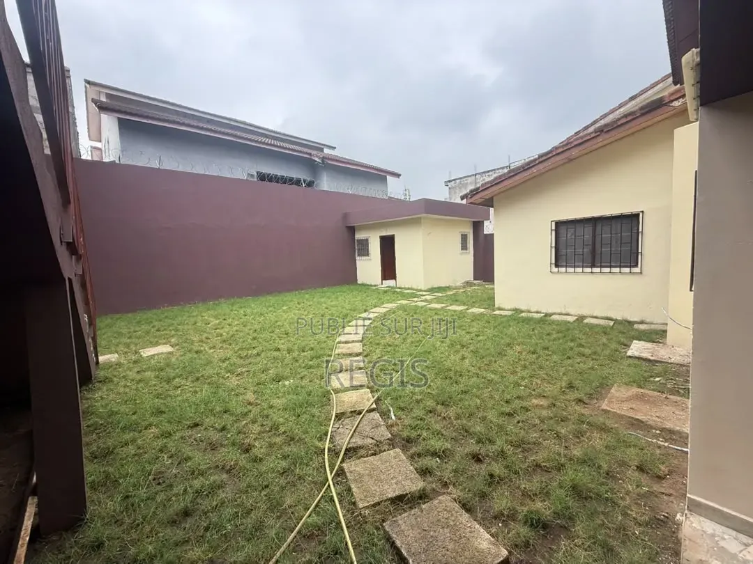 4chbre Duplex dans Regis, Cocody à Louer