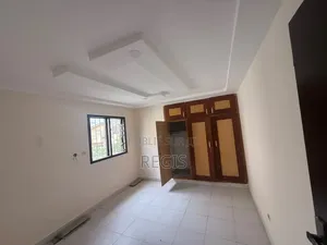 4chbre Duplex dans Regis, Cocody à Louer