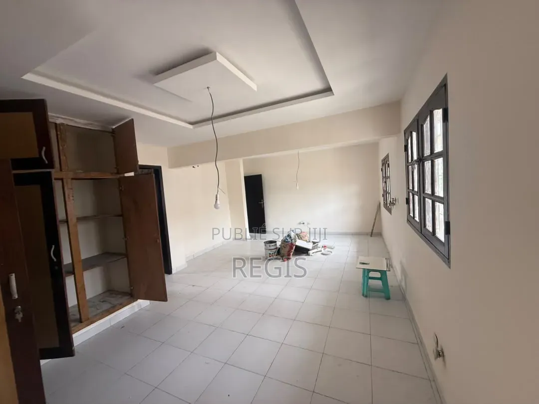 4chbre Duplex dans Regis, Cocody à Louer
