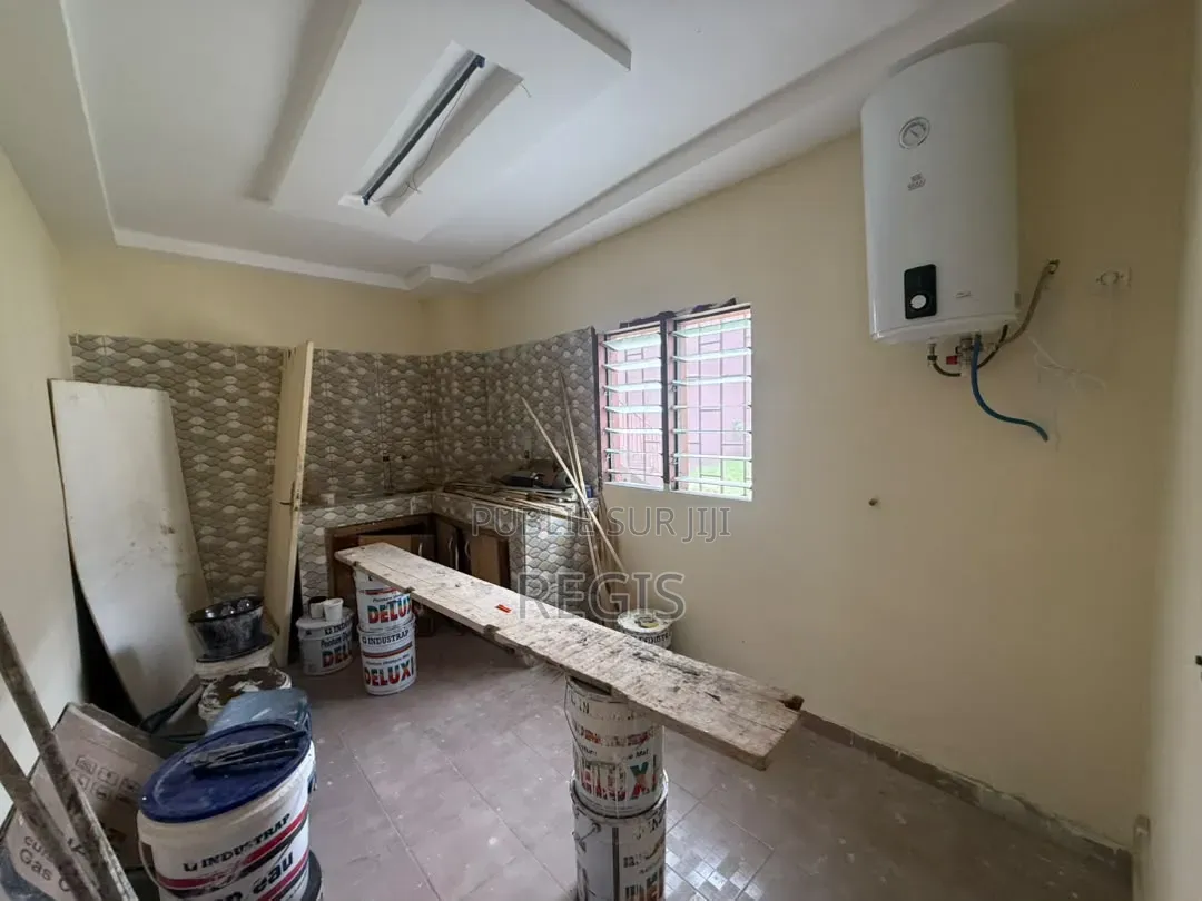 4chbre Duplex dans Regis, Cocody à Louer