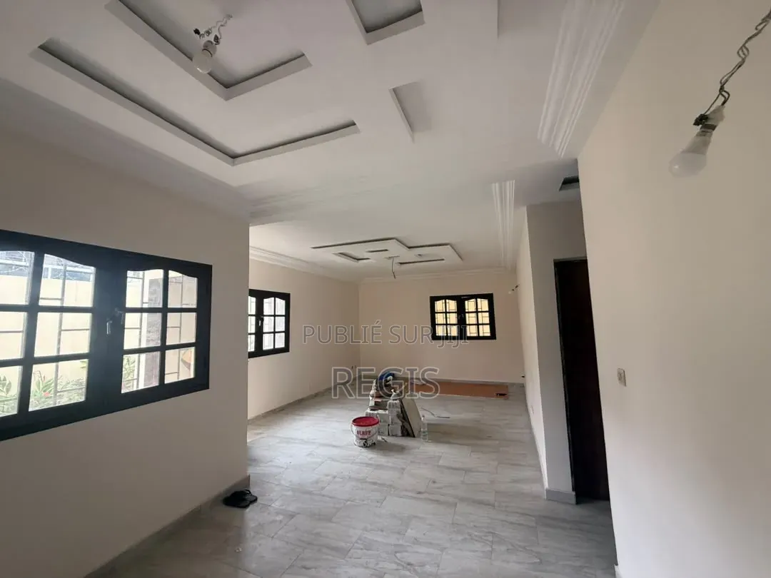 4chbre Duplex dans Regis, Cocody à Louer