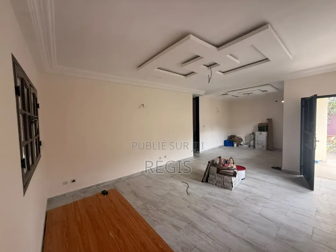 4chbre Duplex dans Regis, Cocody à Louer