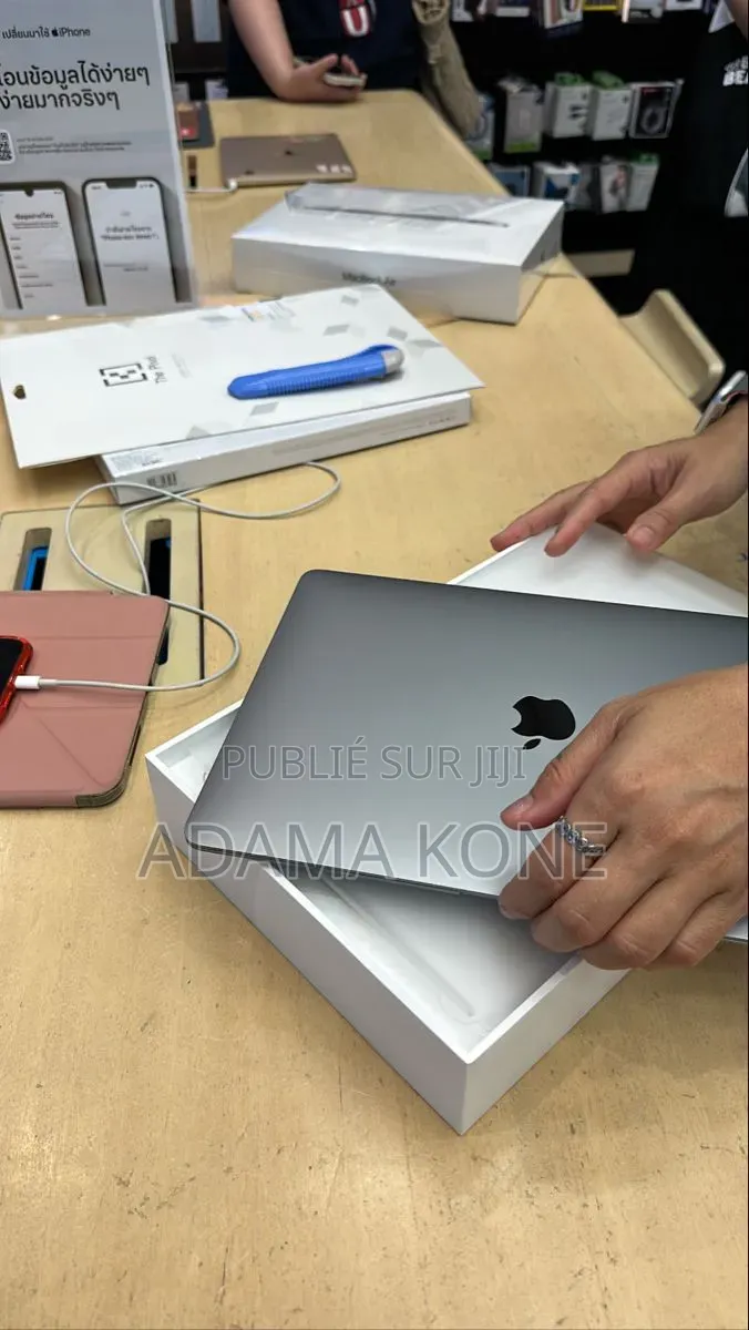 Nouveau Apple MacBook Air 2025 M4 32GB Intel Core i7 HDD 512GB