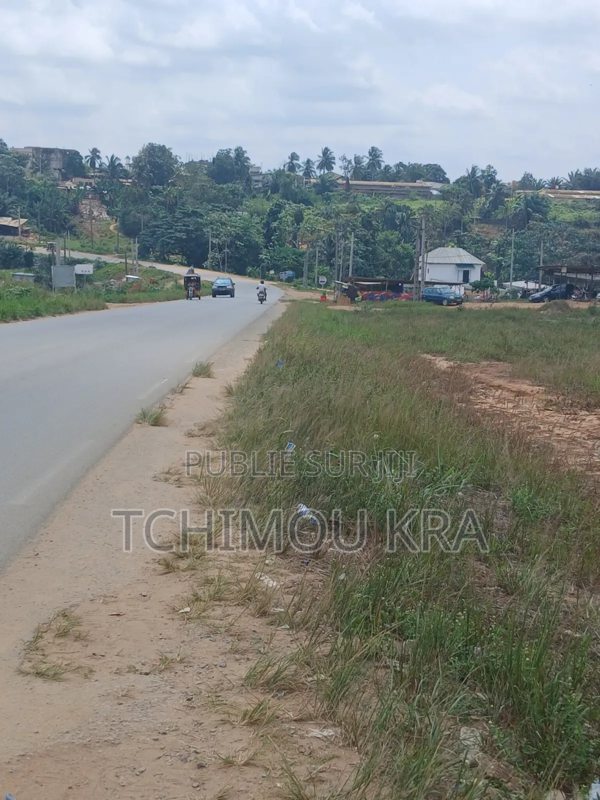 Vente Terrain 2000m2 Commercial Attinguié Ville Route Akoupé