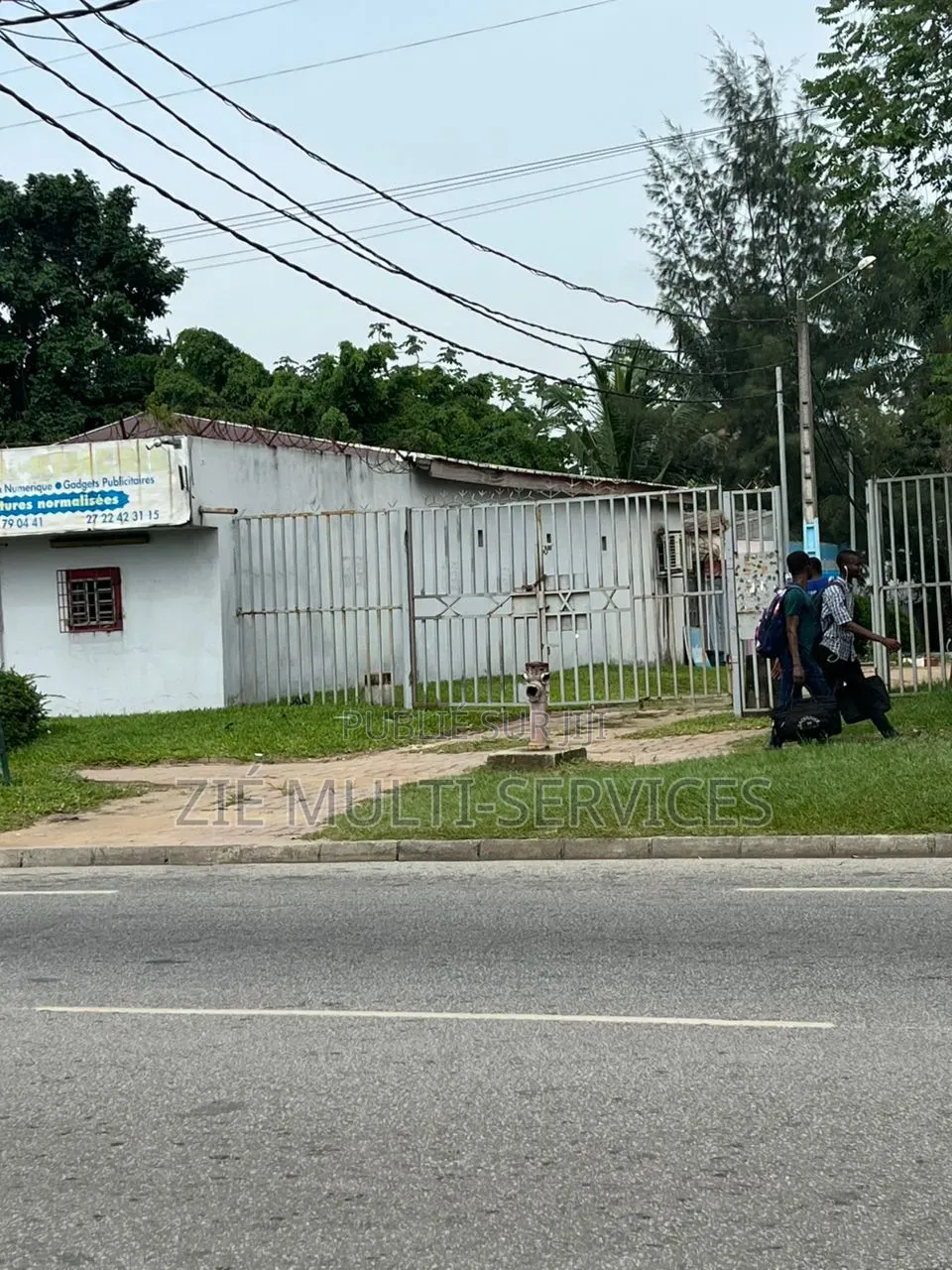 Meublé 6chbre Villa dans Zié Multi-Services, Cocody à Vendre