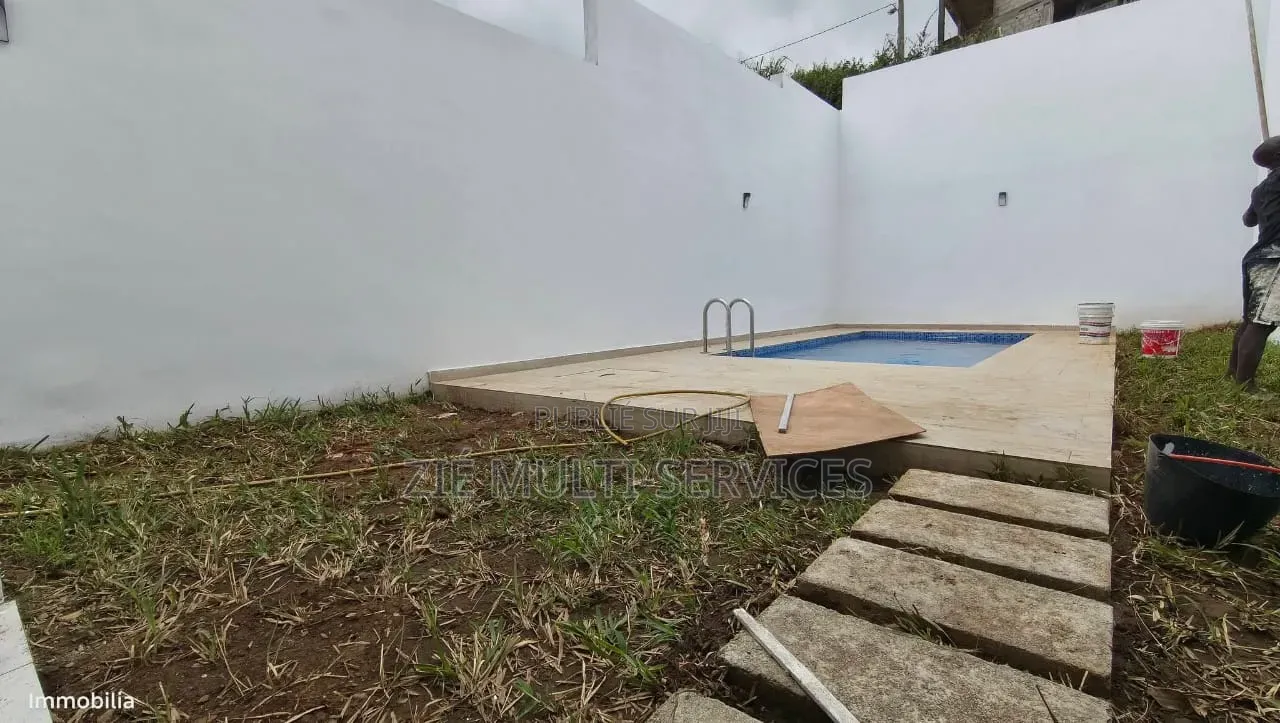 8chbre Duplex dans Zié Multi-Services, Cocody à Vendre