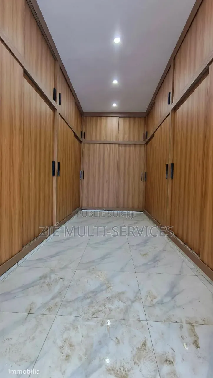 8chbre Duplex dans Zié Multi-Services, Cocody à Vendre