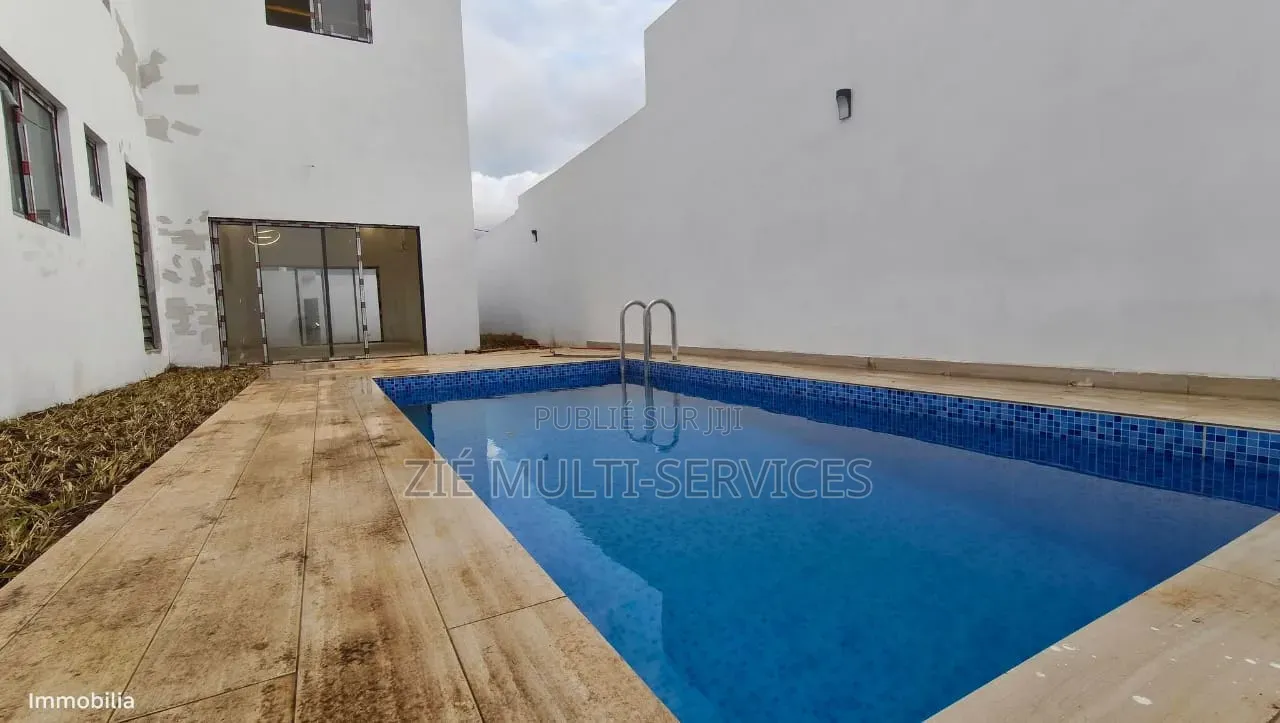 8chbre Duplex dans Zié Multi-Services, Cocody à Vendre